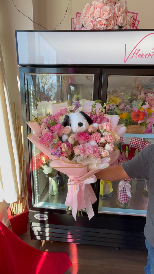 Snoopy Bouquet Mixed Pink Florals 🐾