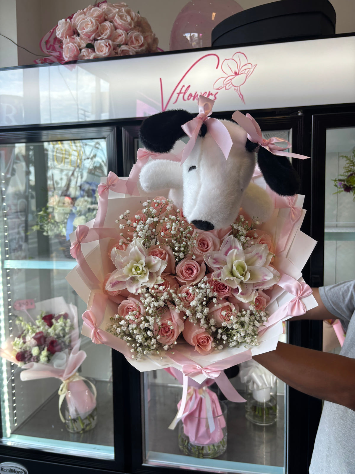 Snoopy Pink rose bouquet
