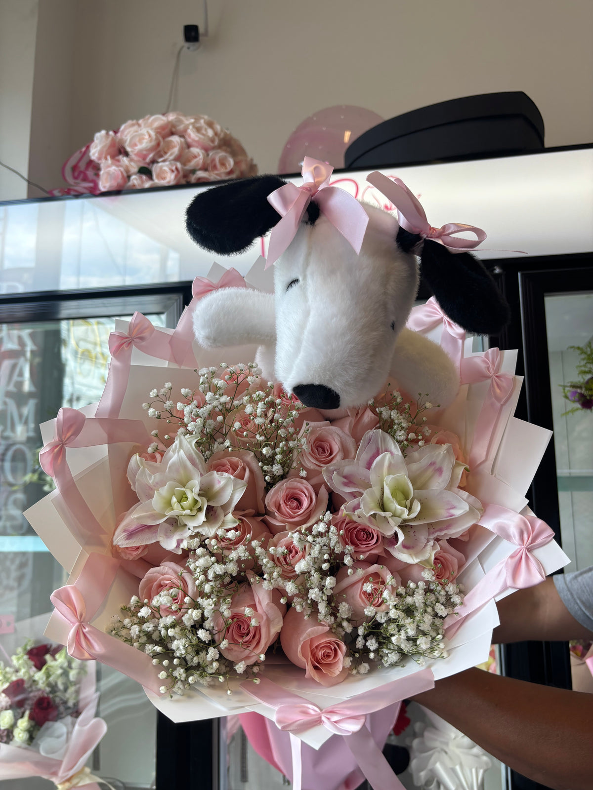 Snoopy Pink rose bouquet